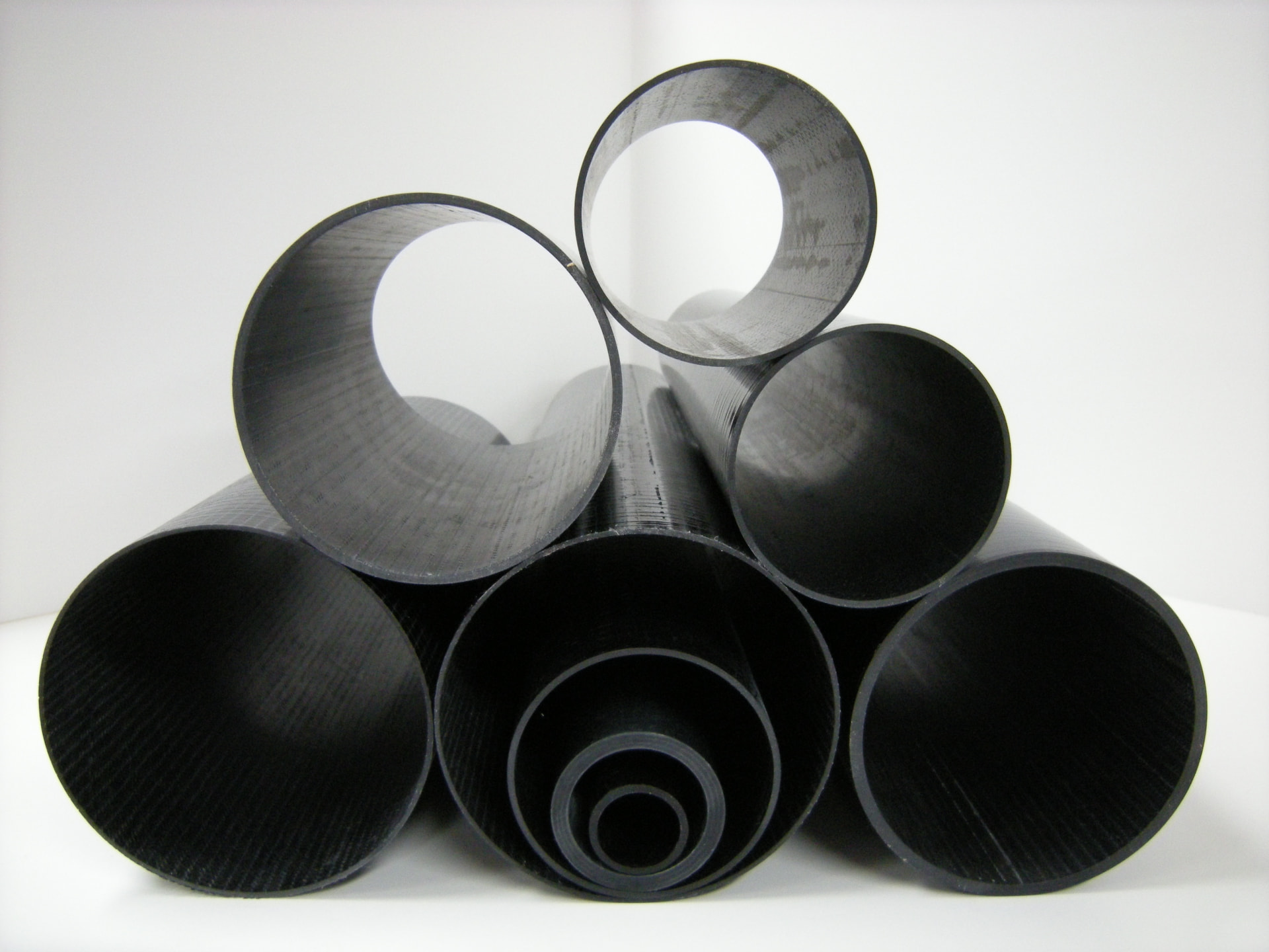 Stacked carbon fibre tubes in a range of diameters